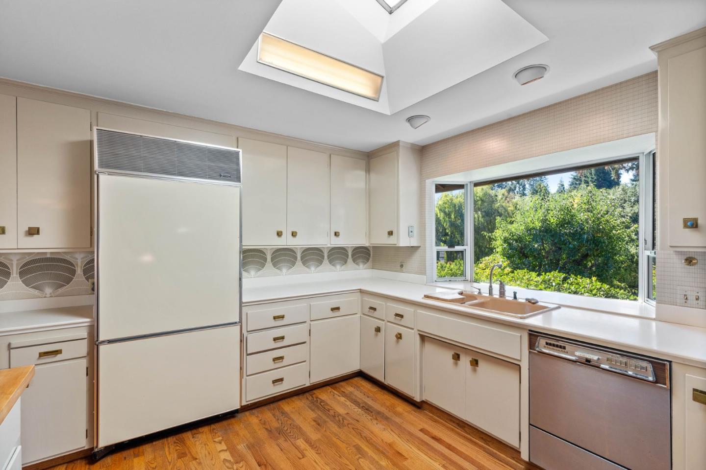 Detail Gallery Image 7 of 32 For 475 Cervantes Rd, Portola Valley,  CA 94028 - 3 Beds | 2/1 Baths