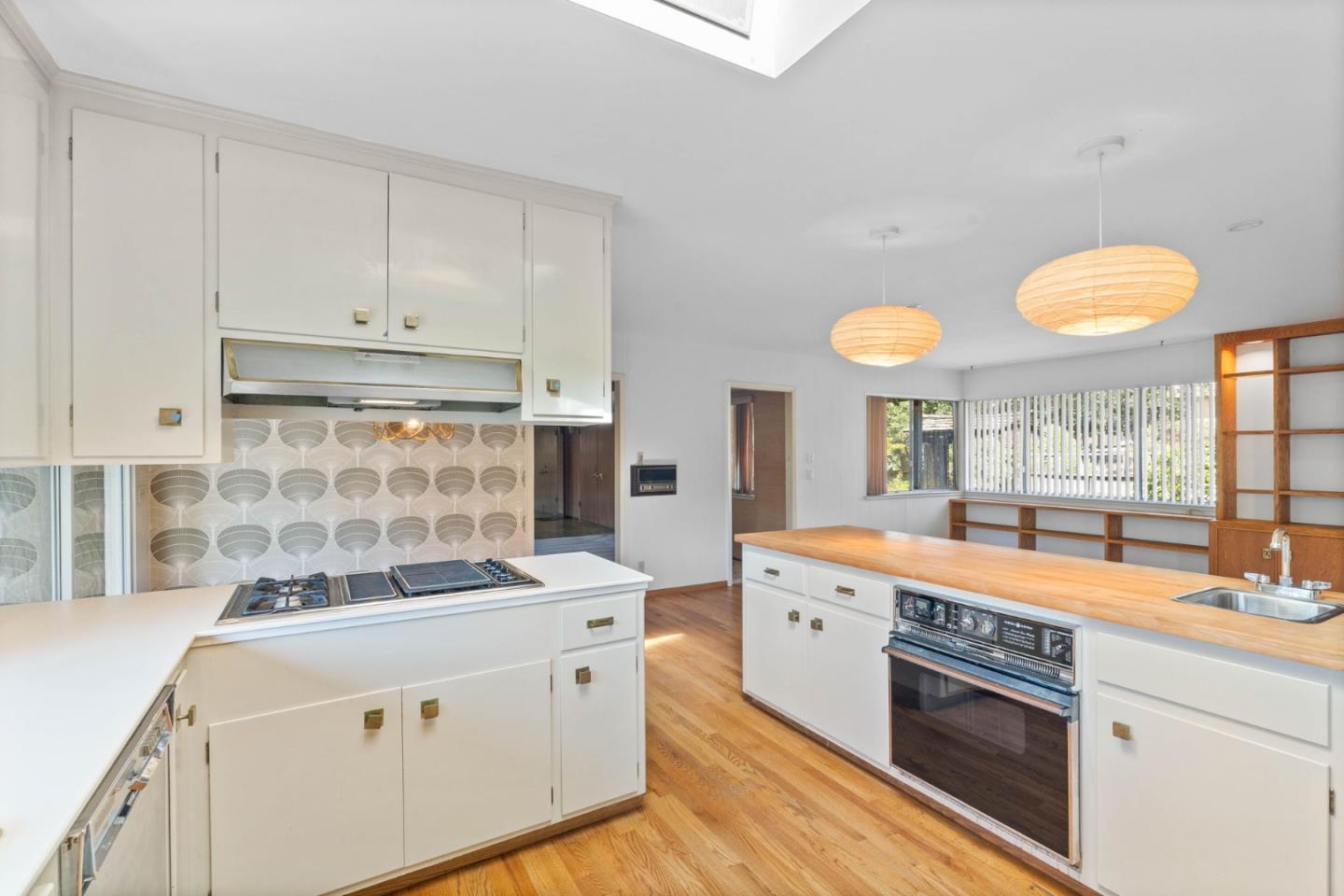 Detail Gallery Image 8 of 32 For 475 Cervantes Rd, Portola Valley,  CA 94028 - 3 Beds | 2/1 Baths