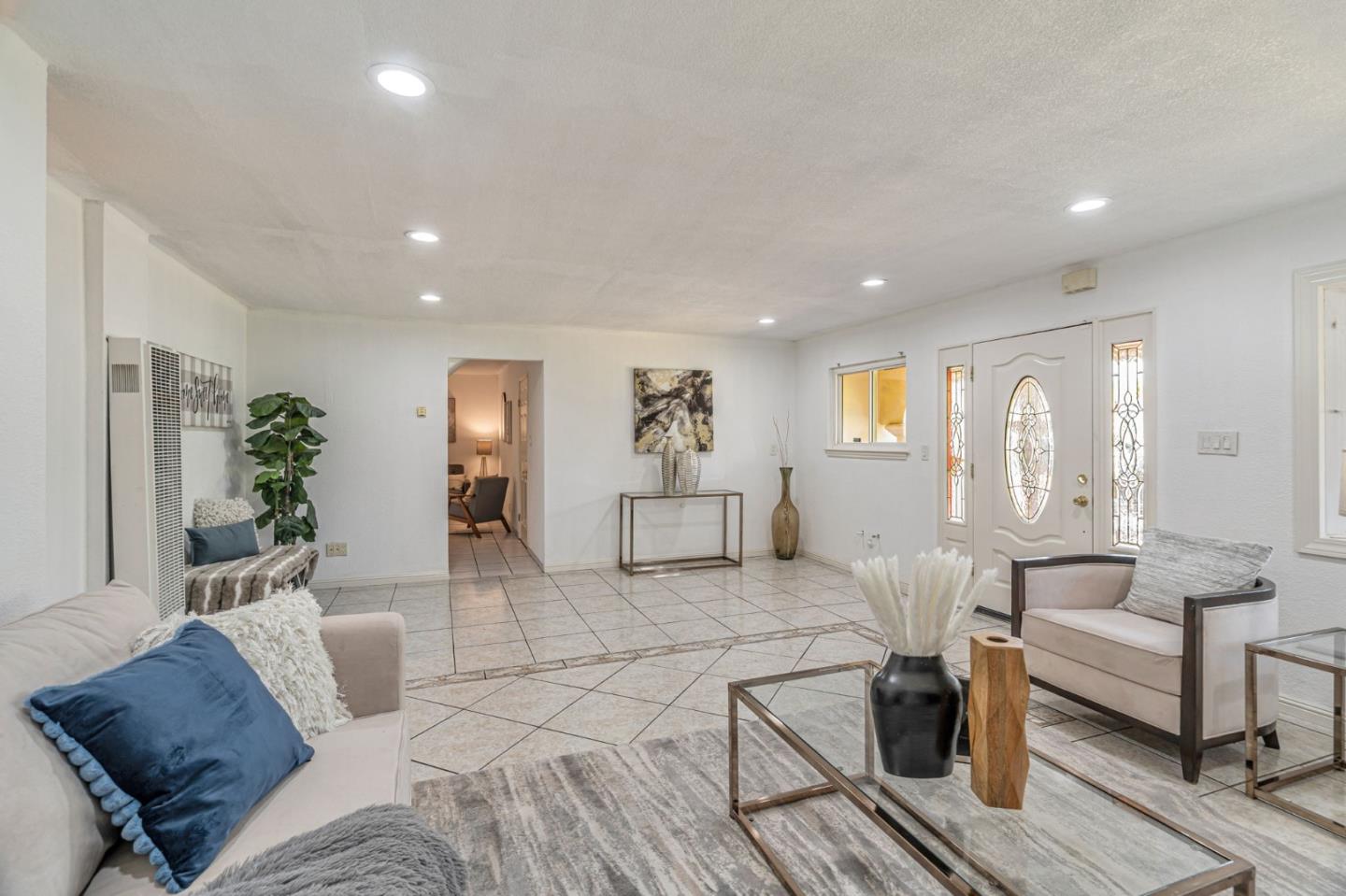 Detail Gallery Image 3 of 37 For 4219 Senter Rd, San Jose,  CA 95111 - 5 Beds | 3 Baths