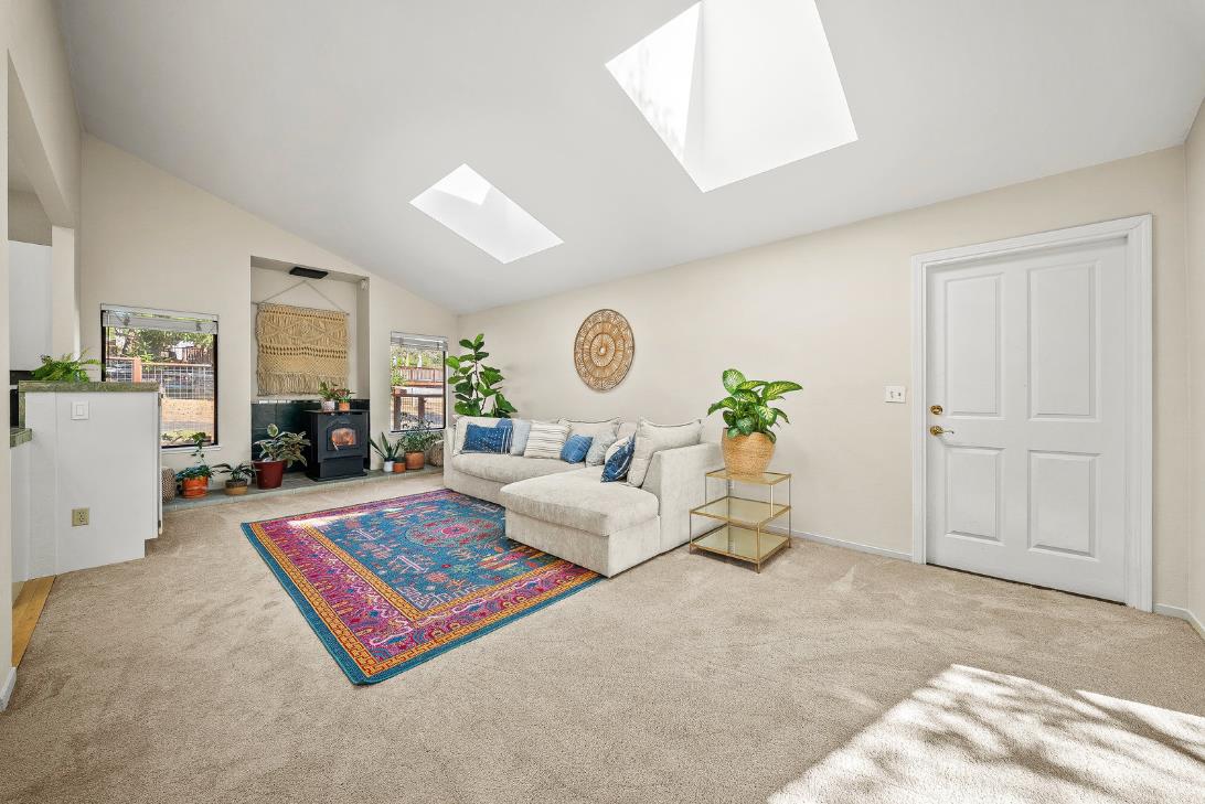 Detail Gallery Image 16 of 47 For 175 Merry Ln, Aptos,  CA 95003 - 4 Beds | 3 Baths