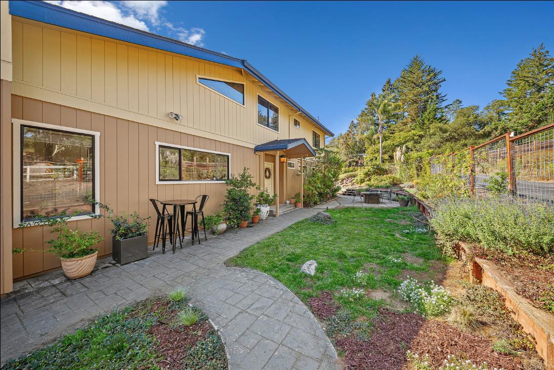 Detail Gallery Image 4 of 47 For 175 Merry Ln, Aptos,  CA 95003 - 4 Beds | 3 Baths