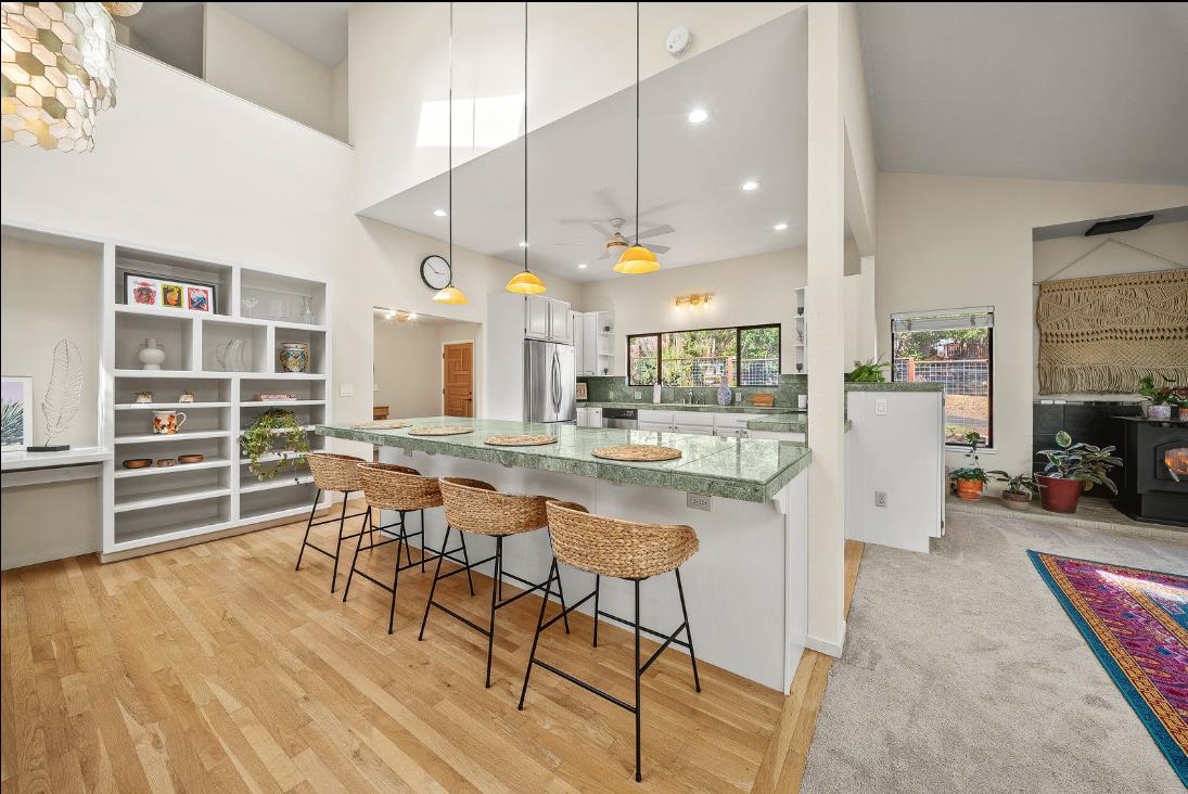 Detail Gallery Image 6 of 47 For 175 Merry Ln, Aptos,  CA 95003 - 4 Beds | 3 Baths