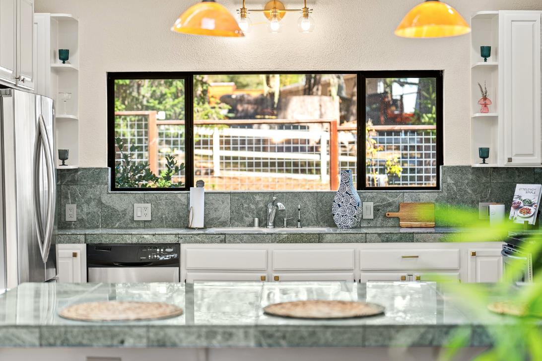 Detail Gallery Image 8 of 47 For 175 Merry Ln, Aptos,  CA 95003 - 4 Beds | 3 Baths