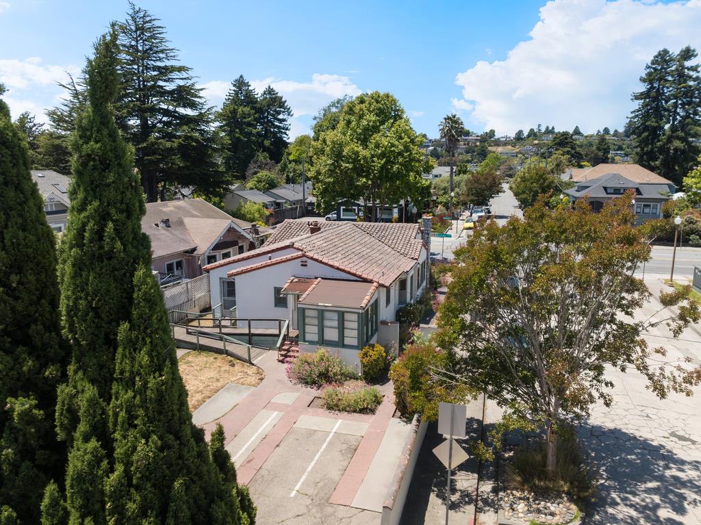 Detail Gallery Image 11 of 16 For 1103 Mission St, Santa Cruz,  CA 95060 - 3 Beds | 1/1 Baths