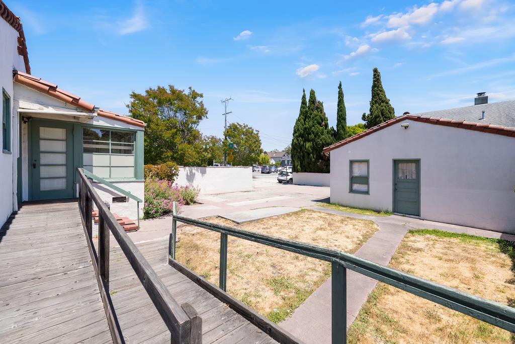 Detail Gallery Image 12 of 16 For 1103 Mission St, Santa Cruz,  CA 95060 - 3 Beds | 1/1 Baths