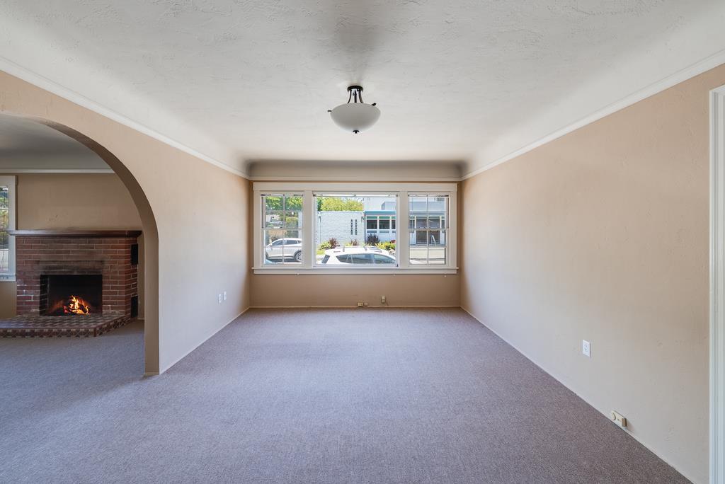 Detail Gallery Image 4 of 16 For 1103 Mission St, Santa Cruz,  CA 95060 - 3 Beds | 1/1 Baths