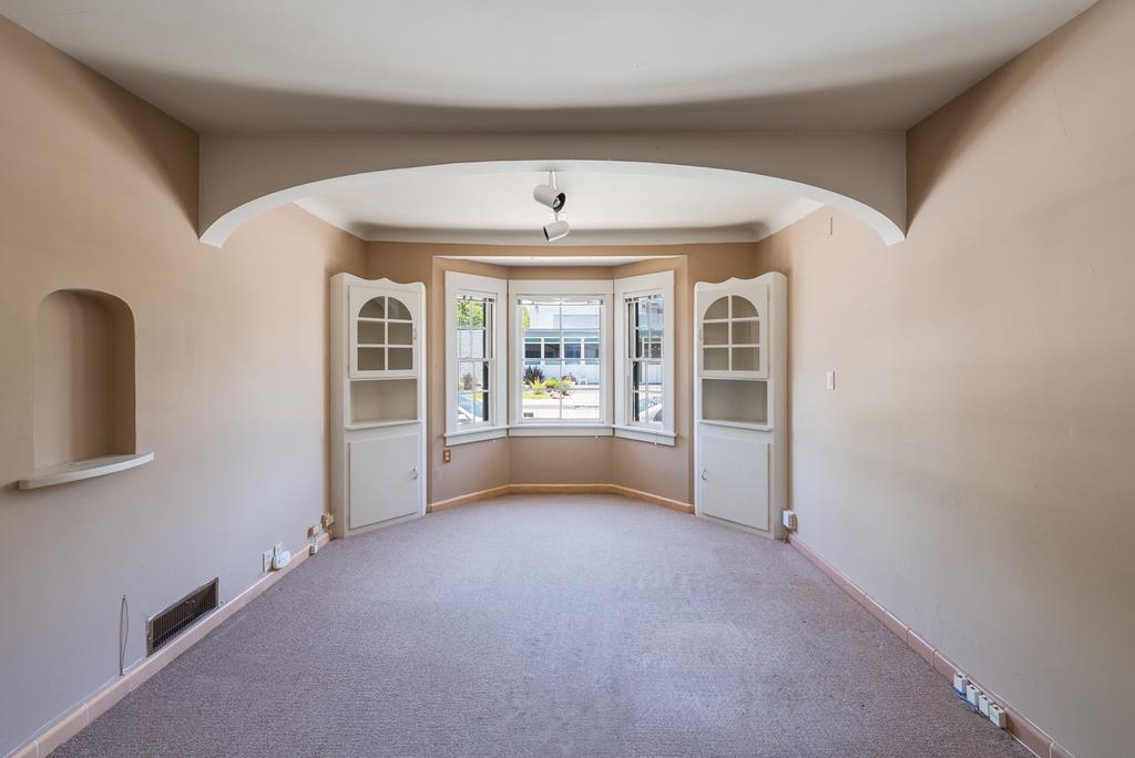 Detail Gallery Image 5 of 16 For 1103 Mission St, Santa Cruz,  CA 95060 - 3 Beds | 1/1 Baths