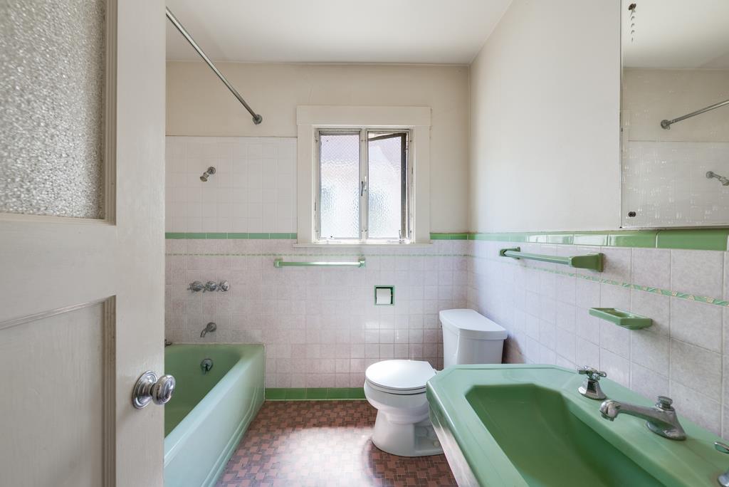 Detail Gallery Image 9 of 16 For 1103 Mission St, Santa Cruz,  CA 95060 - 3 Beds | 1/1 Baths