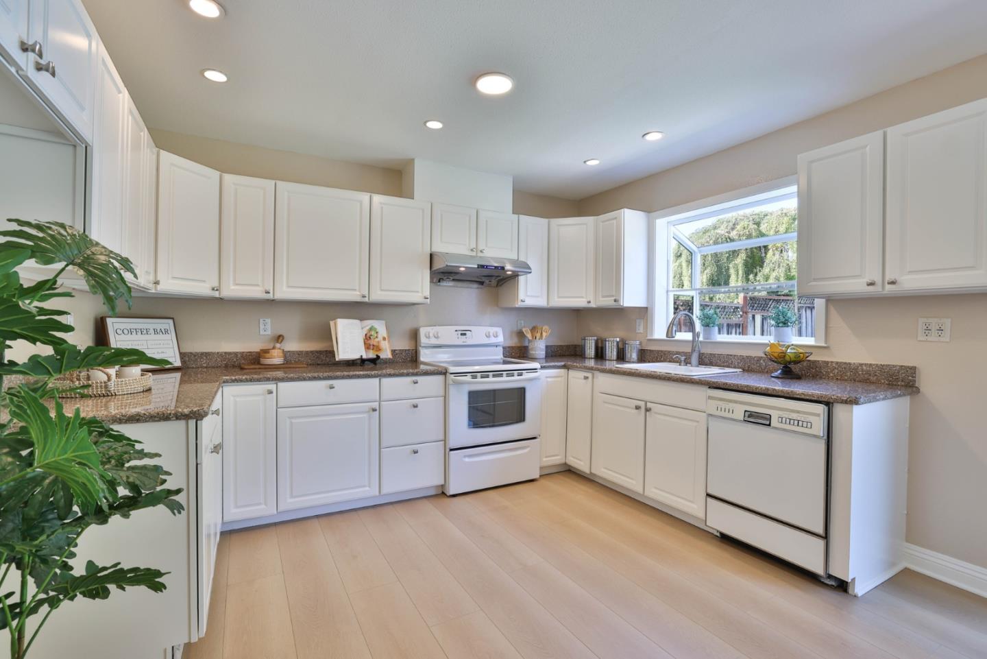 Detail Gallery Image 10 of 36 For 6025 Radcliffe Ave, Newark,  CA 94560 - 4 Beds | 2 Baths