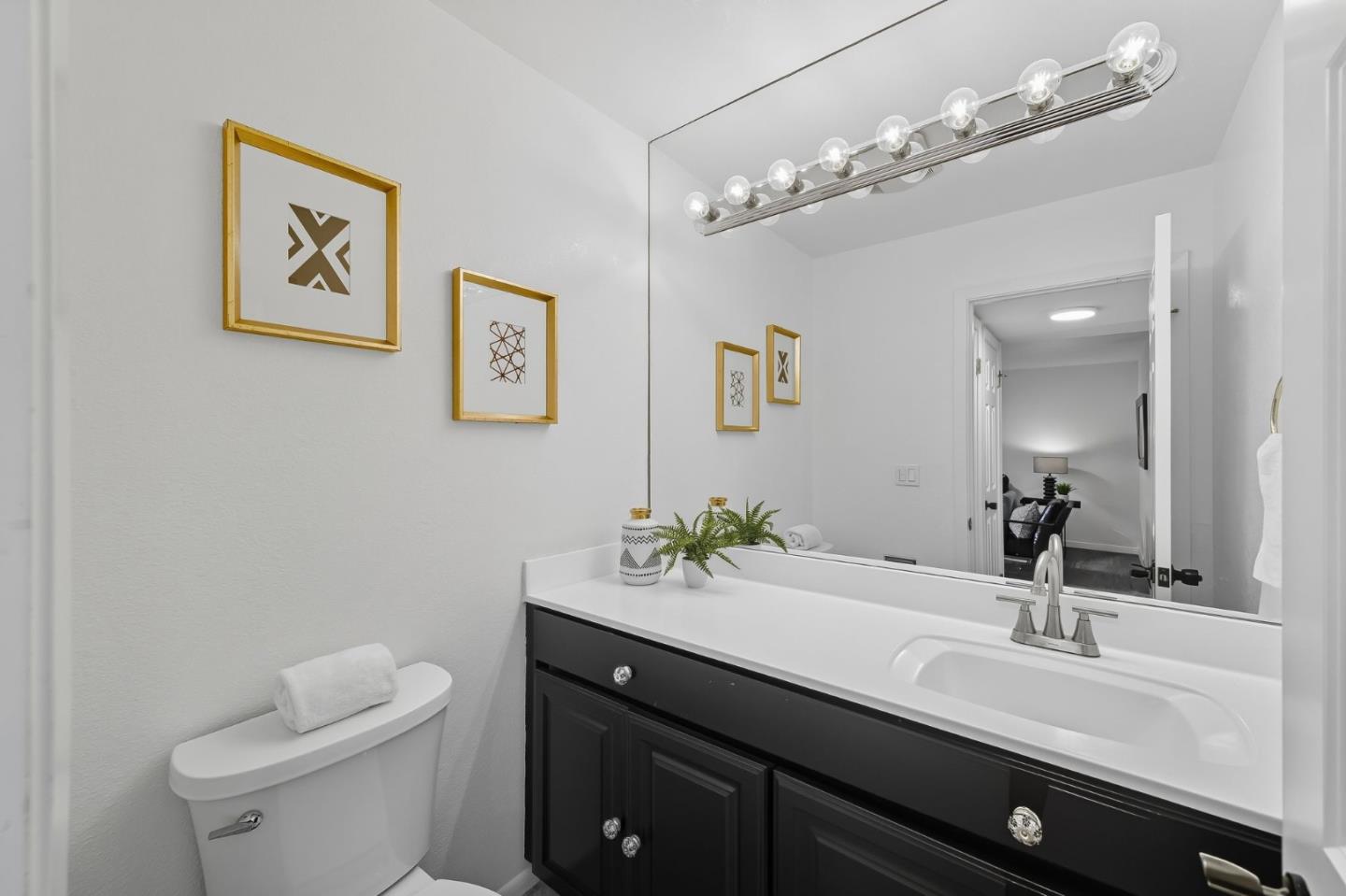 Detail Gallery Image 29 of 40 For 971 Marquette Ln, Foster City,  CA 94404 - 4 Beds | 2/1 Baths