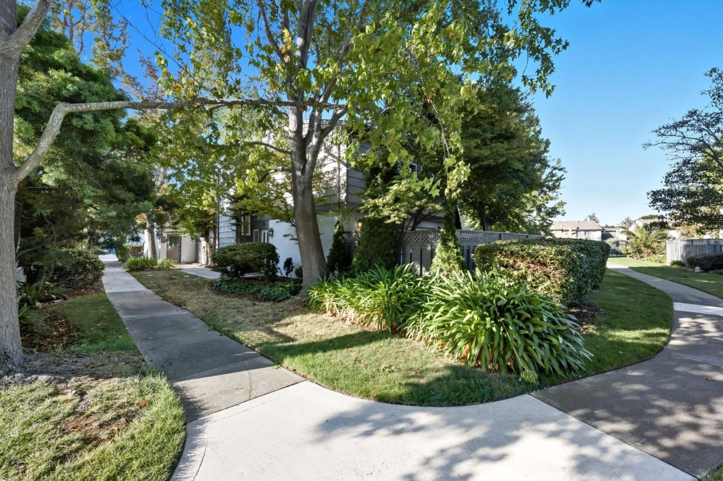 Detail Gallery Image 36 of 40 For 971 Marquette Ln, Foster City,  CA 94404 - 4 Beds | 2/1 Baths