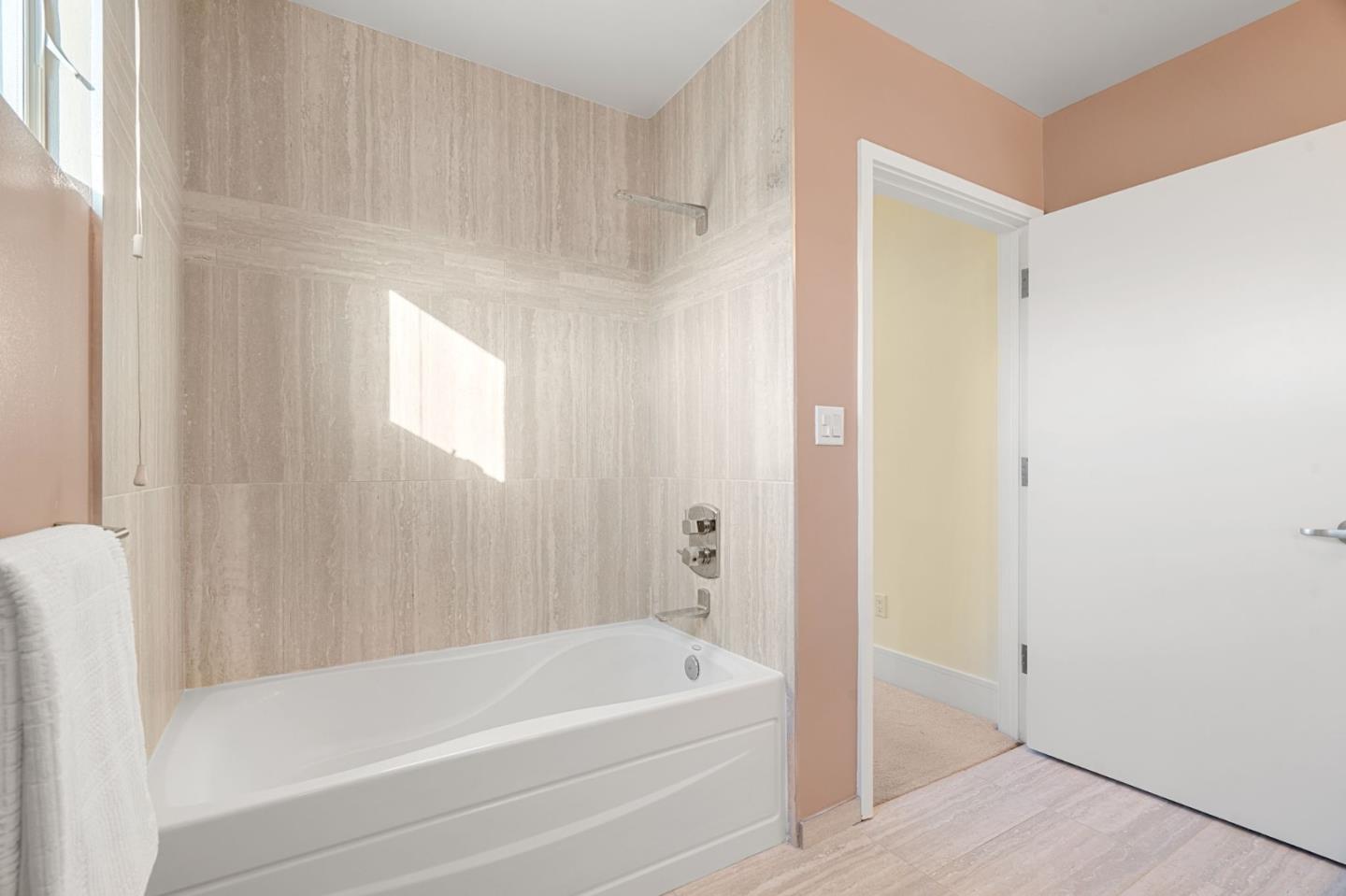 Detail Gallery Image 18 of 23 For 1838 Ogden Dr #413,  Burlingame,  CA 94010 - 3 Beds | 2 Baths