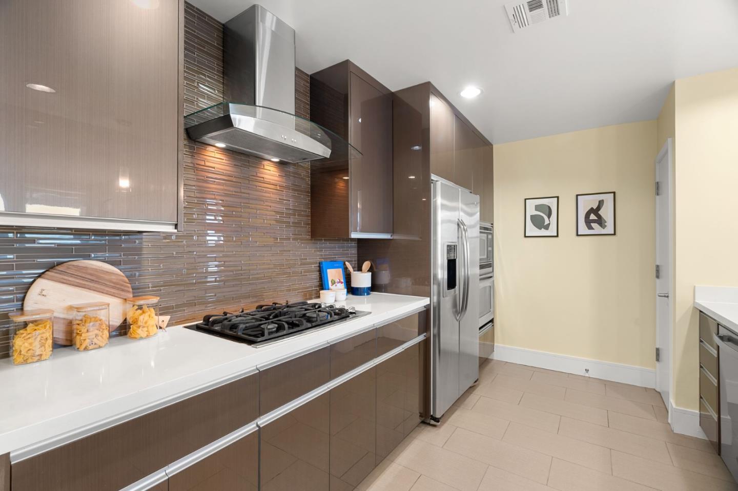 Detail Gallery Image 4 of 23 For 1838 Ogden Dr #413,  Burlingame,  CA 94010 - 3 Beds | 2 Baths