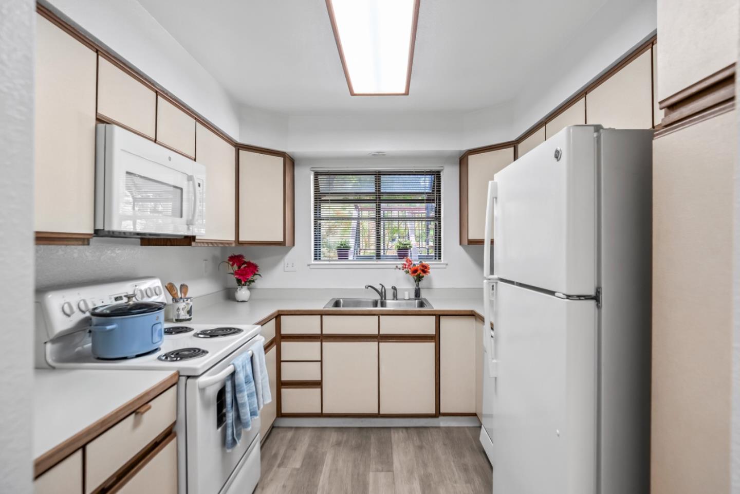 Detail Gallery Image 15 of 37 For 461 Northlake Dr #22,  San Jose,  CA 95117 - 2 Beds | 2 Baths