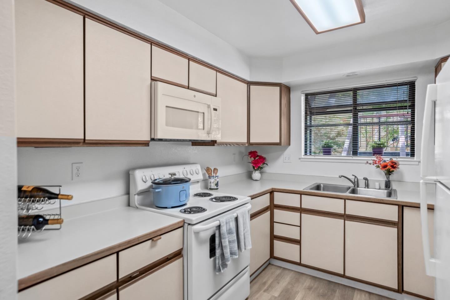 Detail Gallery Image 16 of 37 For 461 Northlake Dr #22,  San Jose,  CA 95117 - 2 Beds | 2 Baths