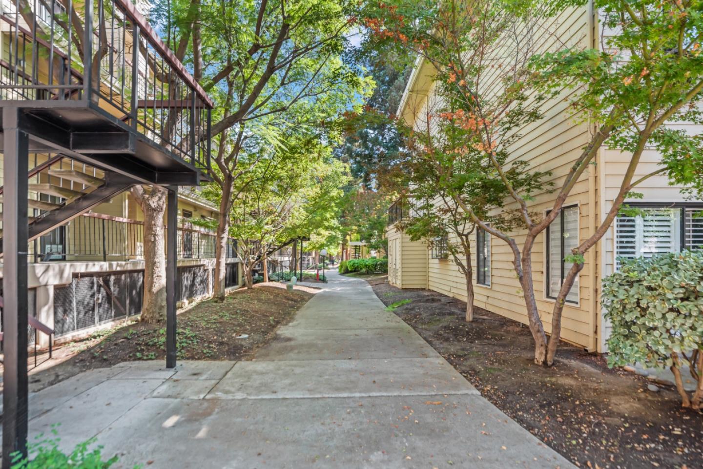 Detail Gallery Image 33 of 37 For 461 Northlake Dr #22,  San Jose,  CA 95117 - 2 Beds | 2 Baths