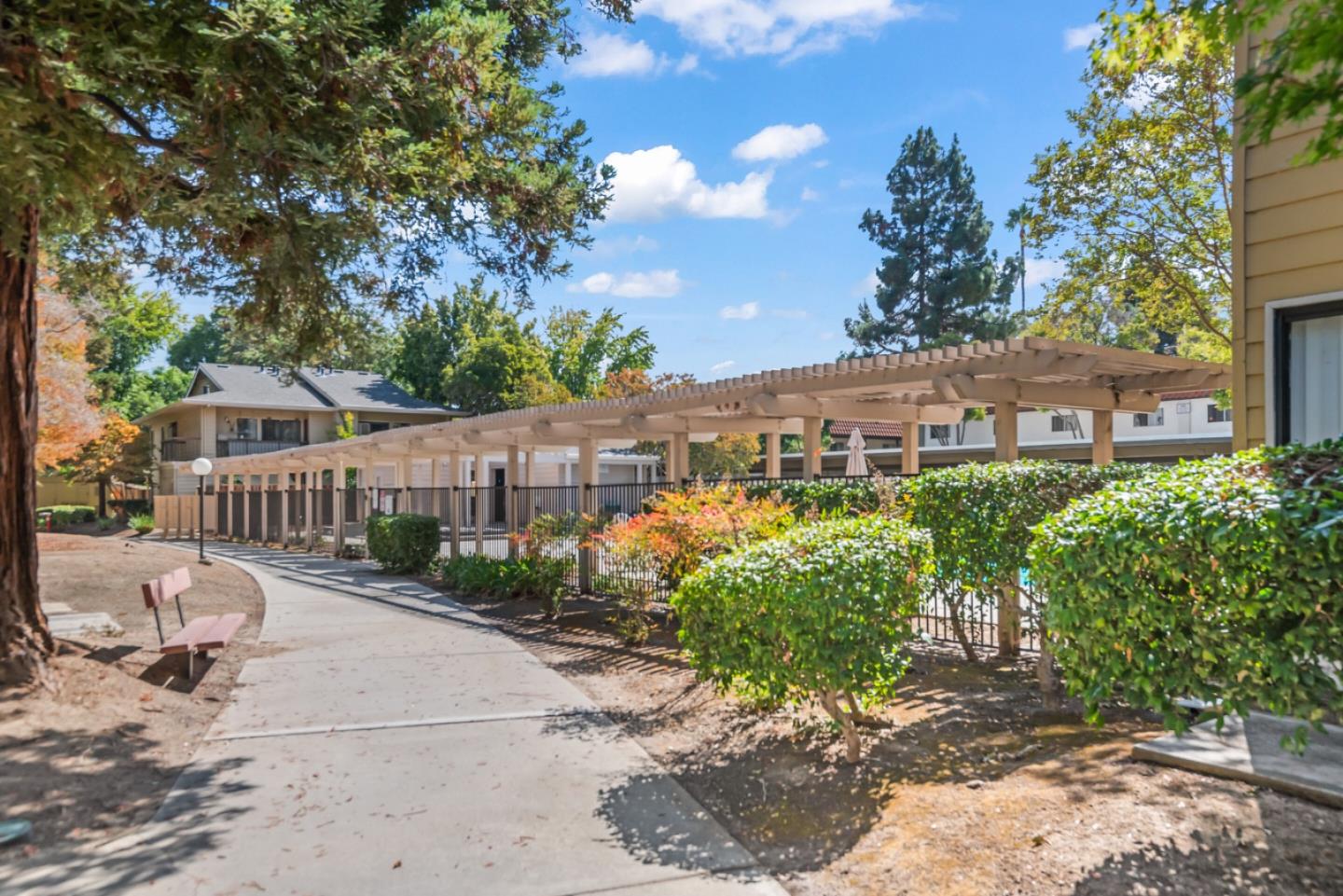 Detail Gallery Image 34 of 37 For 461 Northlake Dr #22,  San Jose,  CA 95117 - 2 Beds | 2 Baths