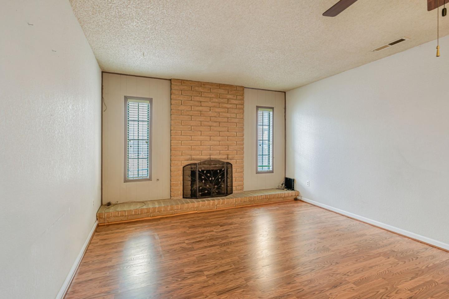 Detail Gallery Image 2 of 36 For 2451 Brodalski St, Atwater,  CA 95301 - 3 Beds | 2 Baths