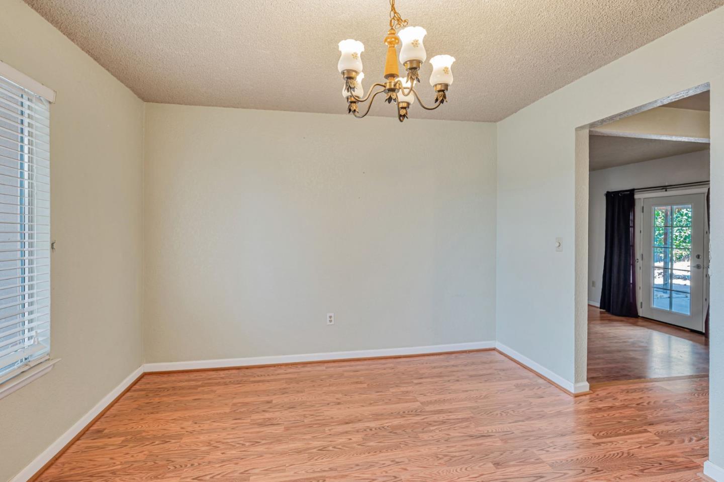 Detail Gallery Image 7 of 36 For 2451 Brodalski St, Atwater,  CA 95301 - 3 Beds | 2 Baths