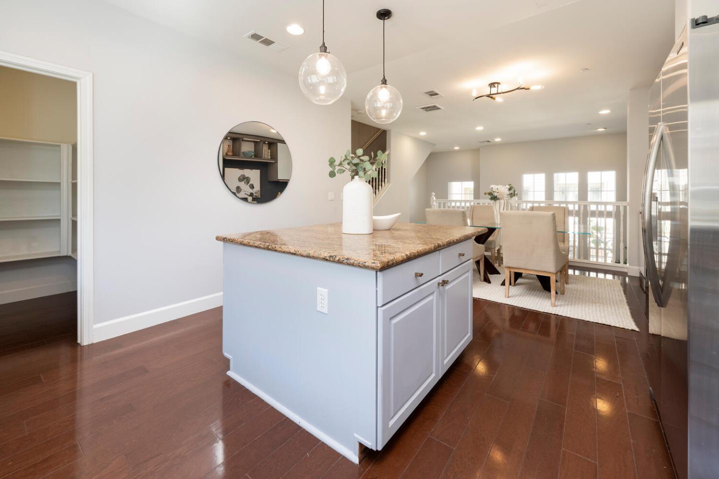 Detail Gallery Image 13 of 30 For 31 Bremerton Cir, Redwood Shores,  CA 94065 - 2 Beds | 2/1 Baths