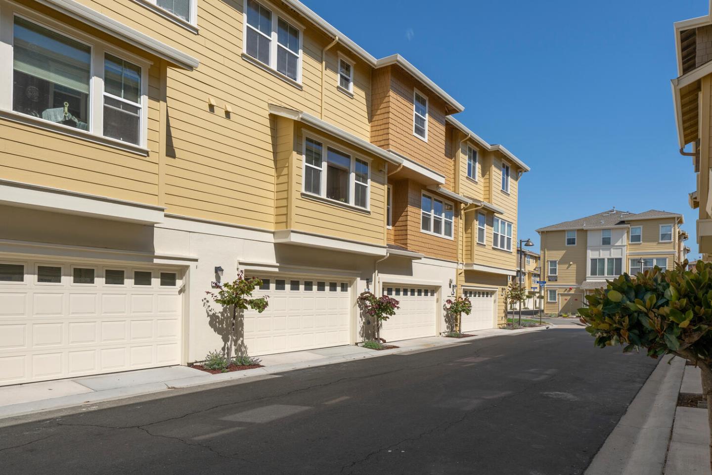 Detail Gallery Image 22 of 30 For 31 Bremerton Cir, Redwood Shores,  CA 94065 - 2 Beds | 2/1 Baths