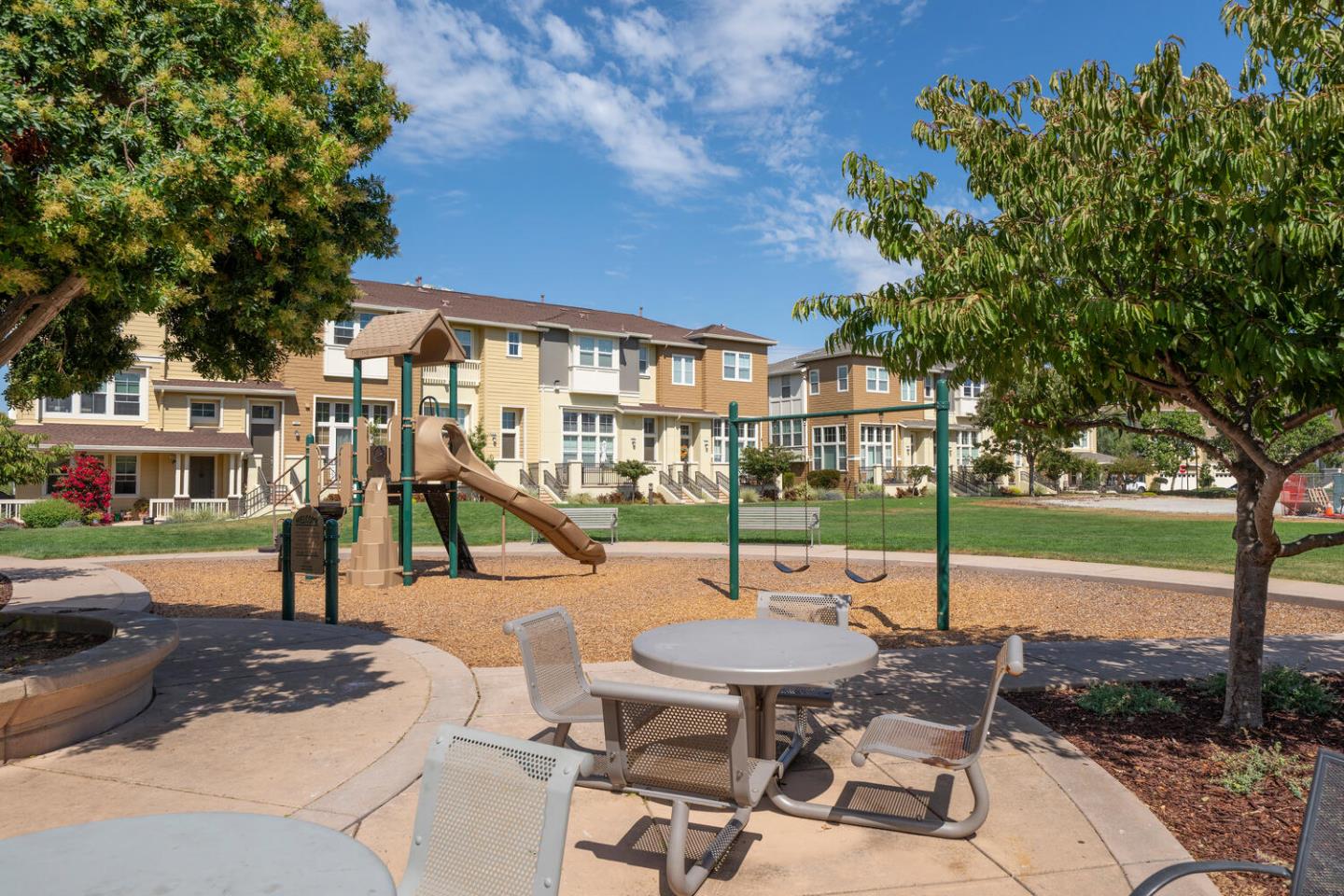 Detail Gallery Image 24 of 30 For 31 Bremerton Cir, Redwood Shores,  CA 94065 - 2 Beds | 2/1 Baths