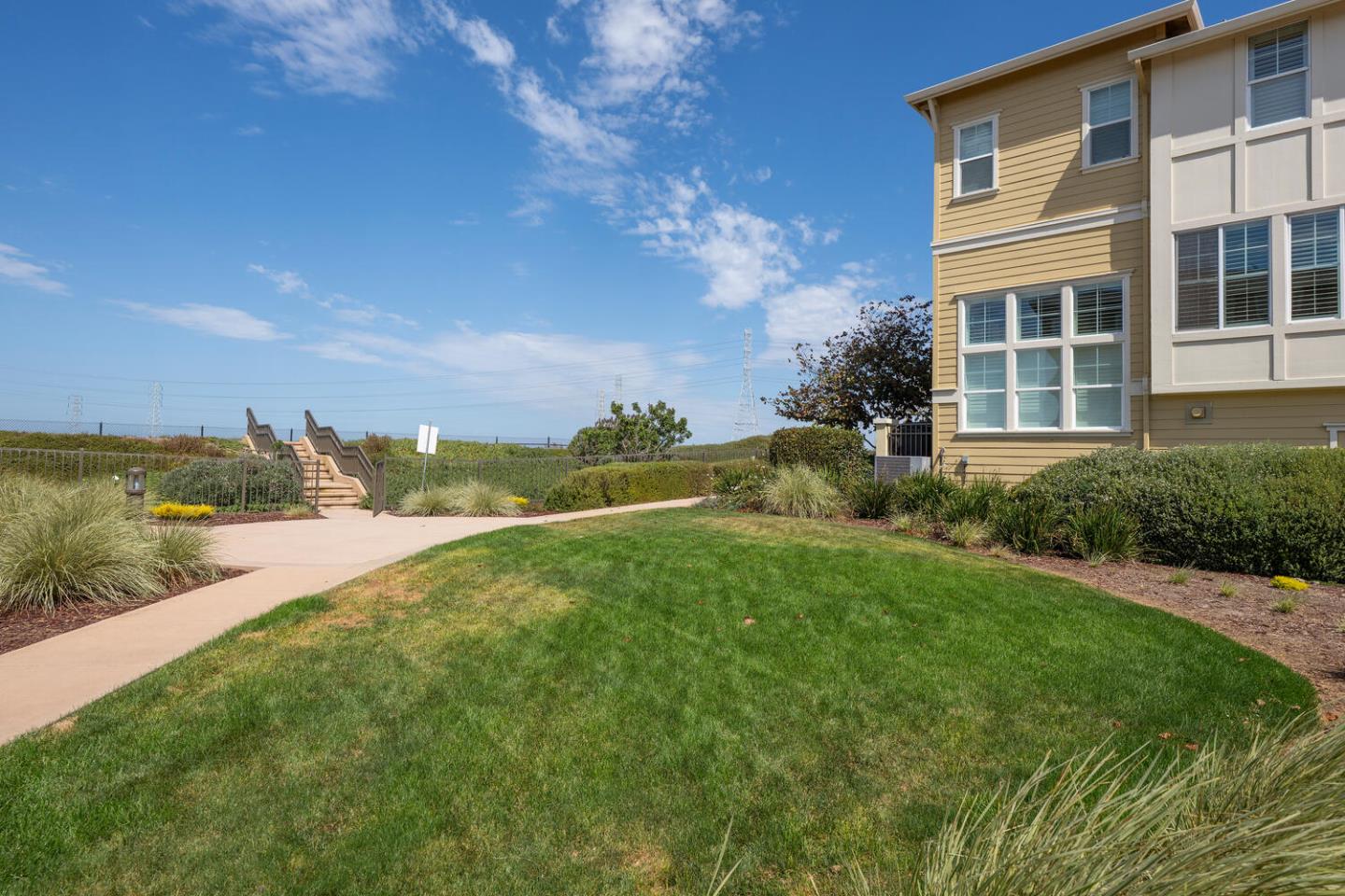 Detail Gallery Image 25 of 30 For 31 Bremerton Cir, Redwood Shores,  CA 94065 - 2 Beds | 2/1 Baths