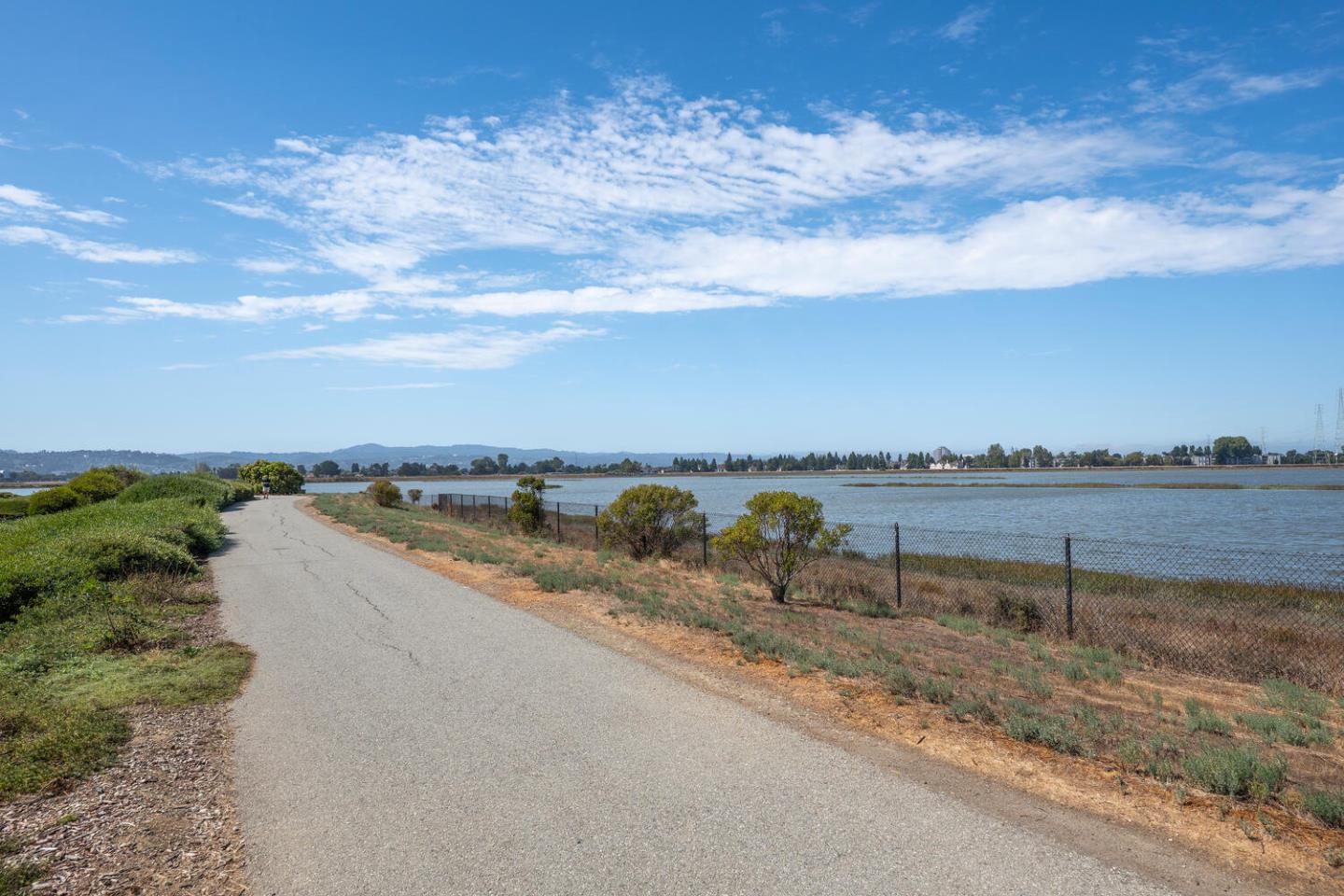 Detail Gallery Image 26 of 30 For 31 Bremerton Cir, Redwood Shores,  CA 94065 - 2 Beds | 2/1 Baths