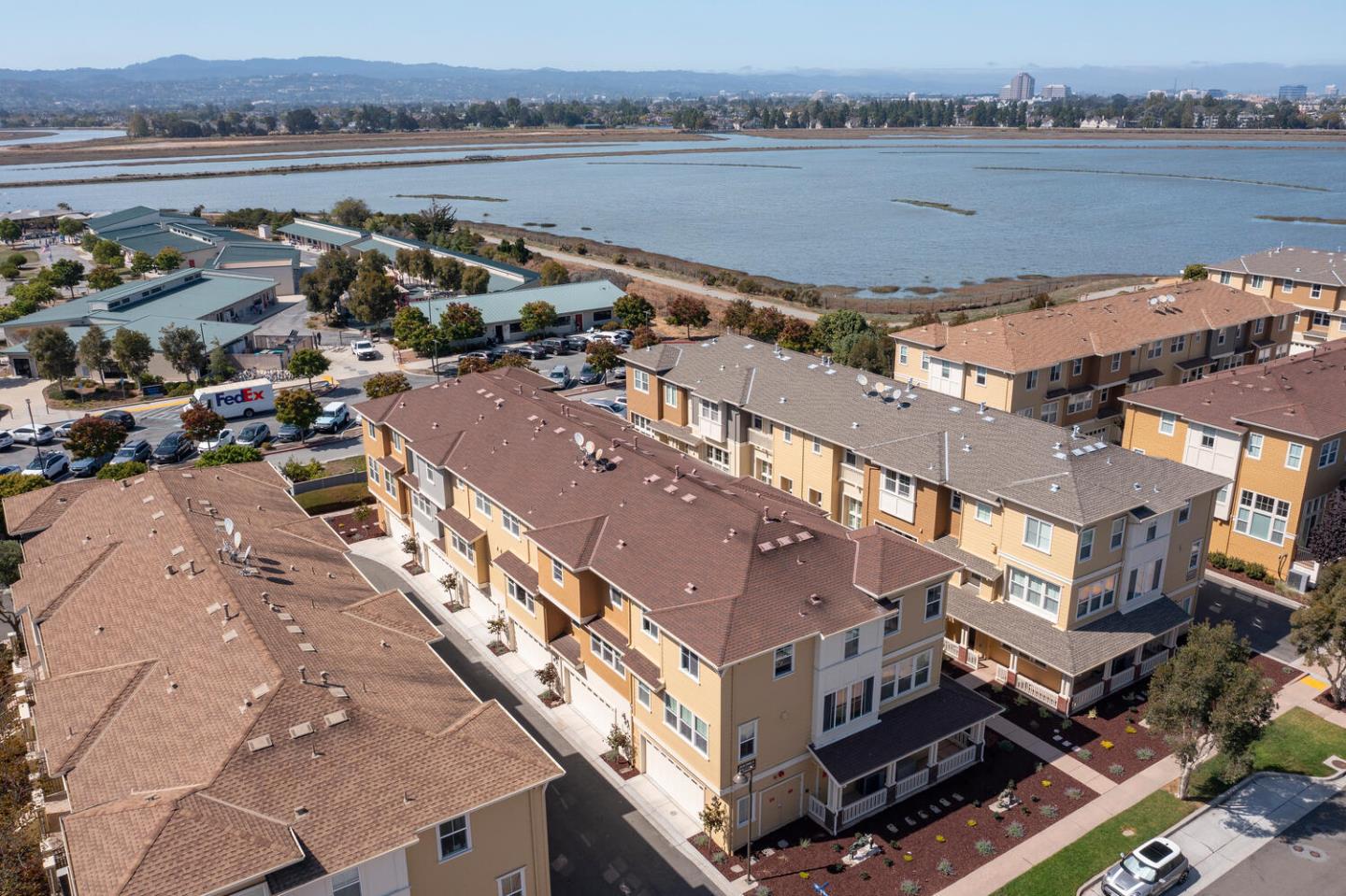 Detail Gallery Image 28 of 30 For 31 Bremerton Cir, Redwood Shores,  CA 94065 - 2 Beds | 2/1 Baths