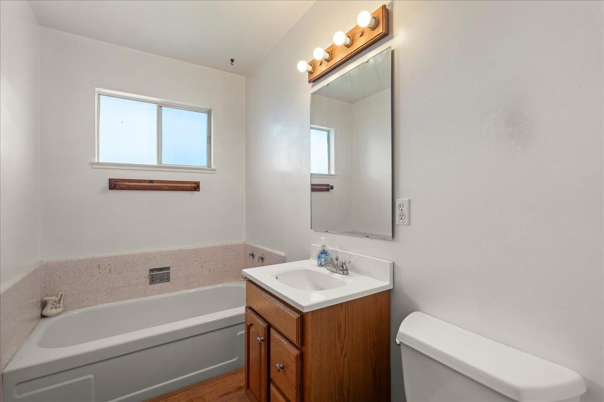 Detail Gallery Image 20 of 36 For 22 Easton Rd, Royal Oaks,  CA 95076 - 3 Beds | 2 Baths