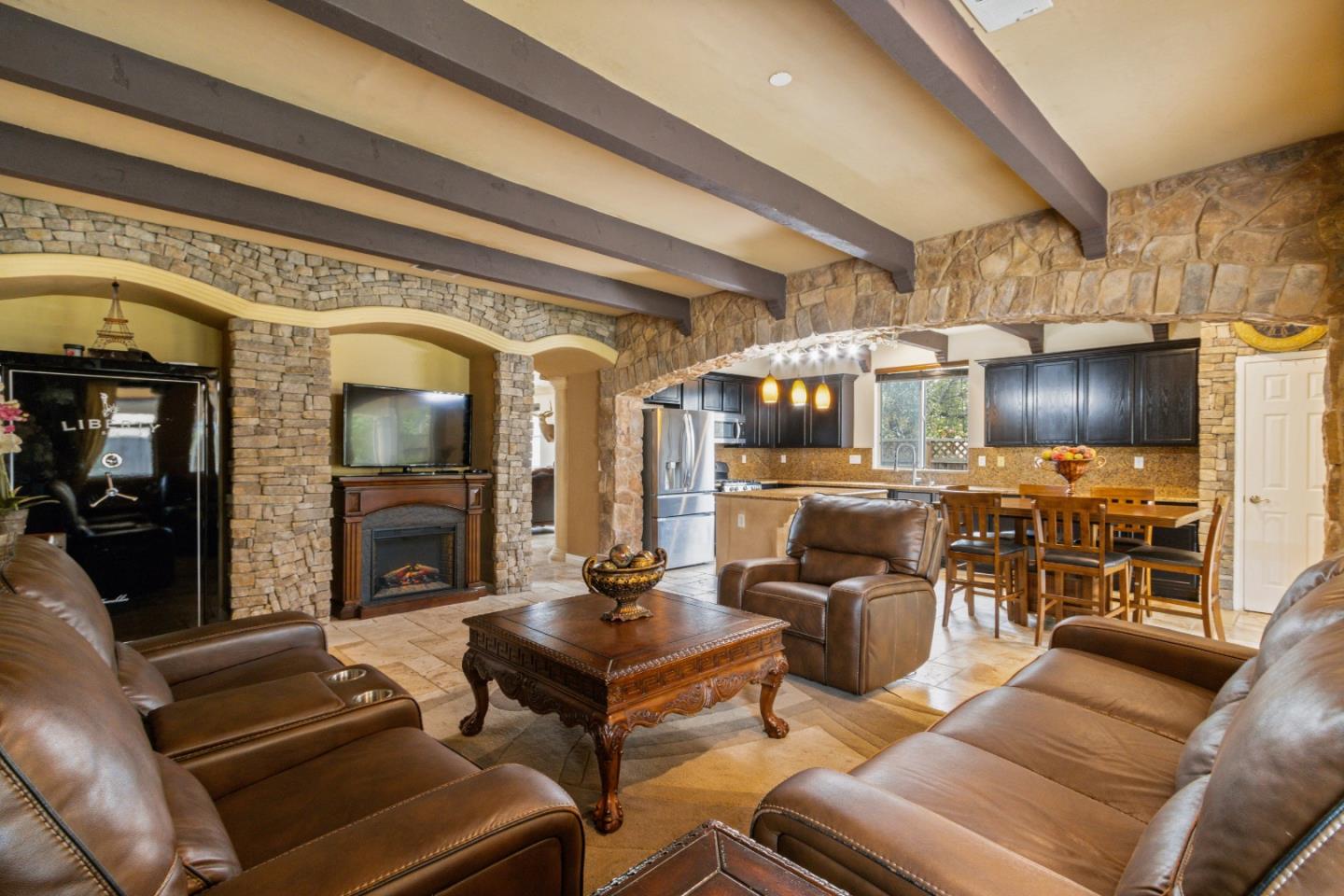 Detail Gallery Image 10 of 32 For 209 Sirrah Way, Greenfield,  CA 93927 - 4 Beds | 4 Baths