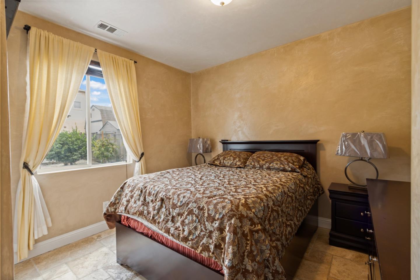 Detail Gallery Image 14 of 32 For 209 Sirrah Way, Greenfield,  CA 93927 - 4 Beds | 4 Baths