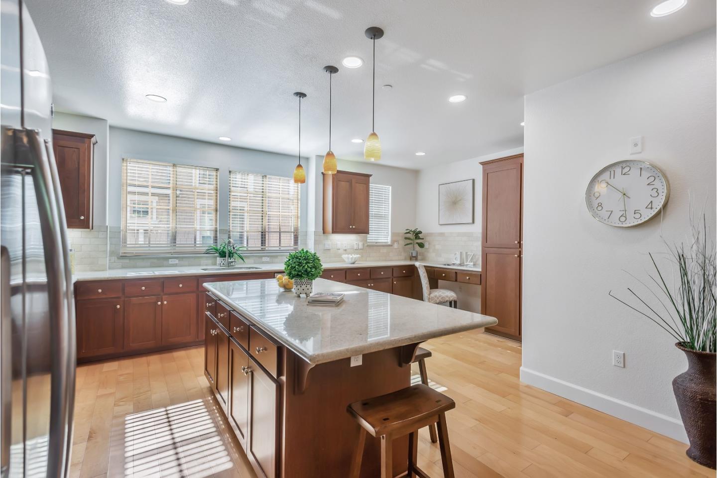 Detail Gallery Image 17 of 43 For 5 Artisan Way, Menlo Park,  CA 94025 - 3 Beds | 3/1 Baths