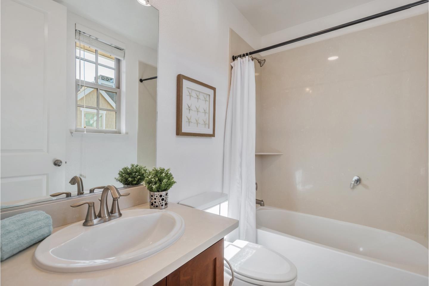 Detail Gallery Image 32 of 43 For 5 Artisan Way, Menlo Park,  CA 94025 - 3 Beds | 3/1 Baths