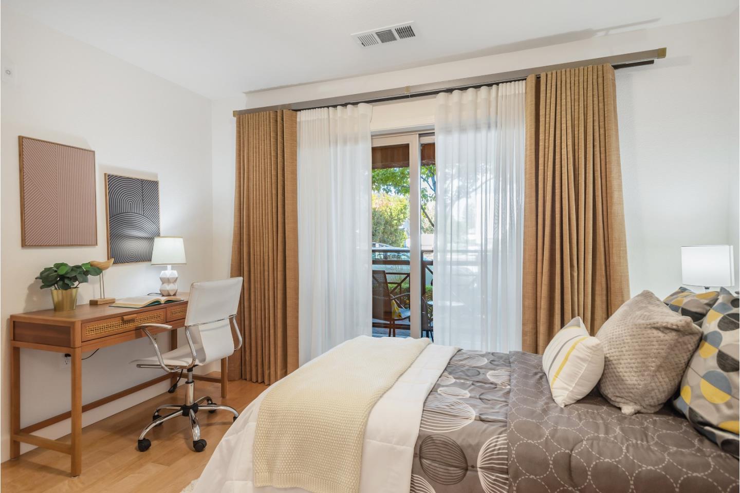 Detail Gallery Image 35 of 43 For 5 Artisan Way, Menlo Park,  CA 94025 - 3 Beds | 3/1 Baths