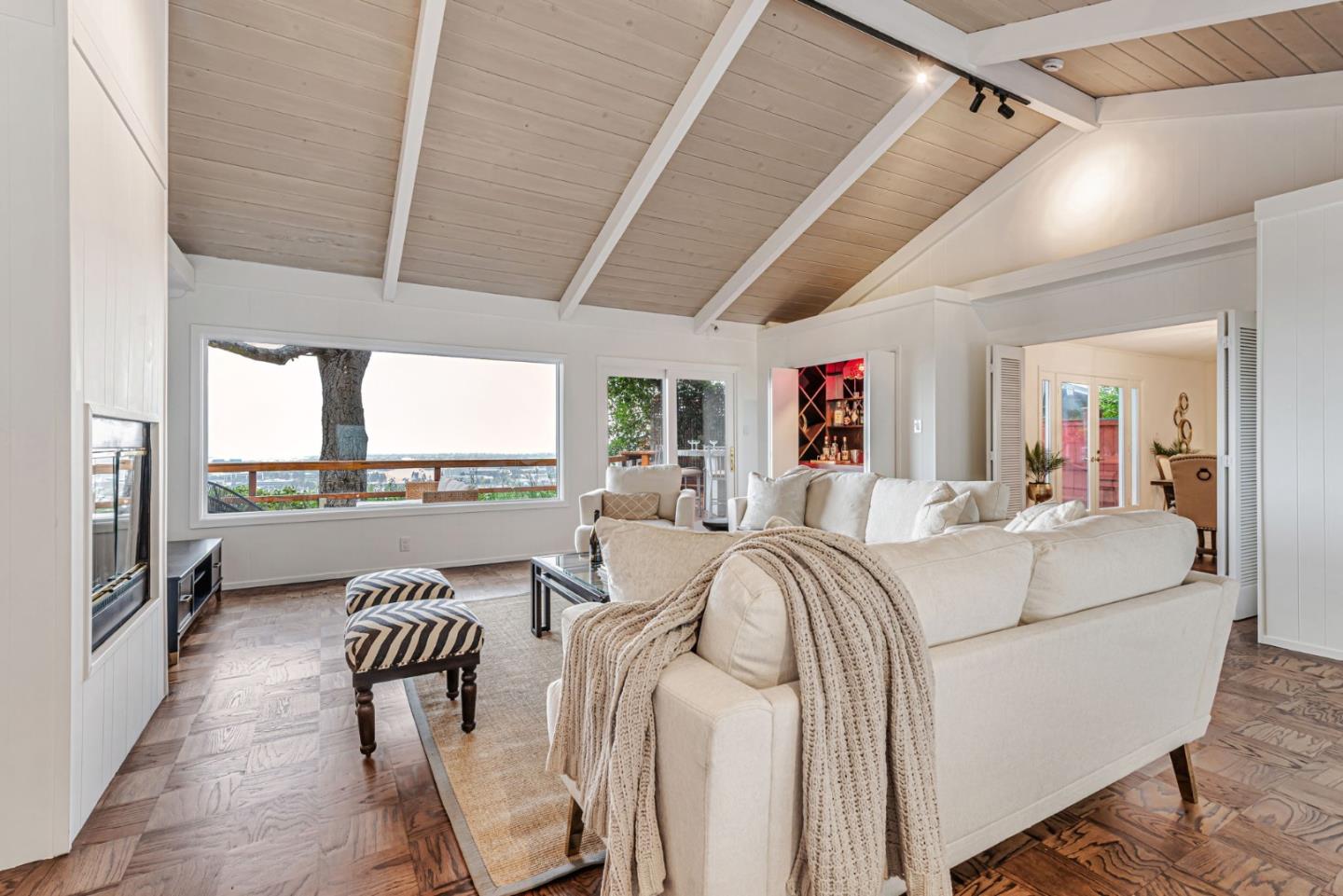 Detail Gallery Image 11 of 85 For 1630 Courtland Rd, Belmont,  CA 94002 - 4 Beds | 3 Baths