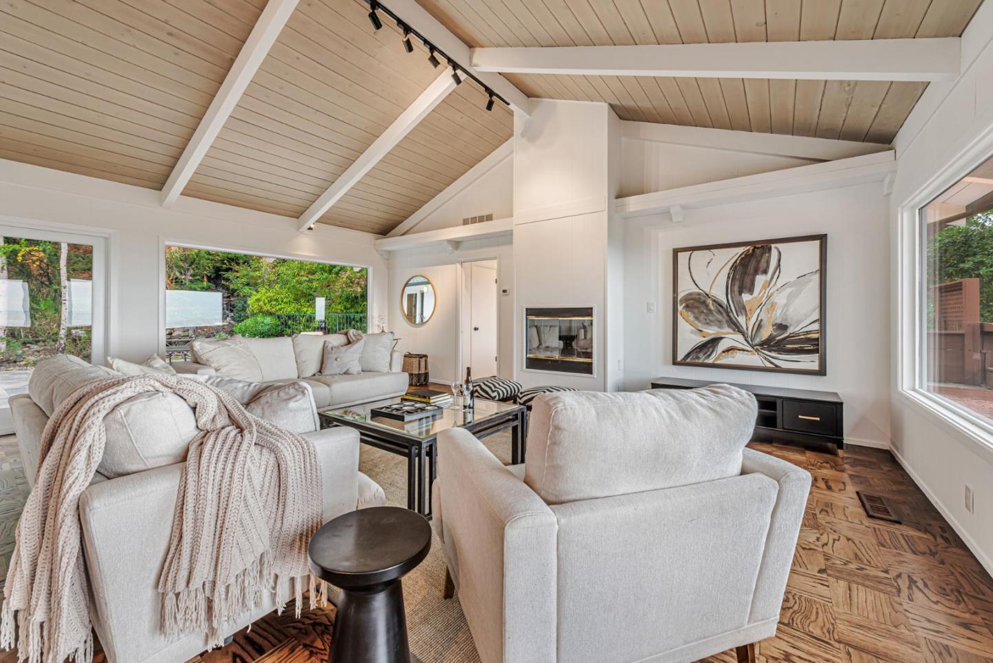 Detail Gallery Image 13 of 85 For 1630 Courtland Rd, Belmont,  CA 94002 - 4 Beds | 3 Baths