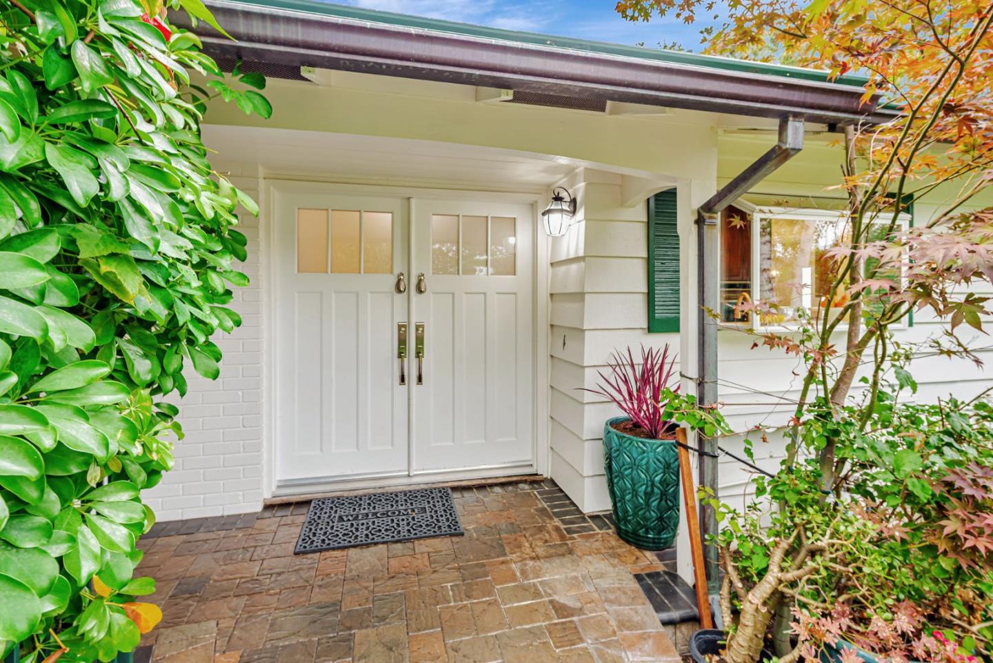 Detail Gallery Image 5 of 85 For 1630 Courtland Rd, Belmont,  CA 94002 - 4 Beds | 3 Baths