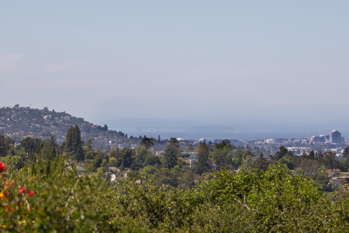 Detail Gallery Image 10 of 34 For 170 Hardwick Rd, Woodside,  CA 94062 - 4 Beds | 3 Baths