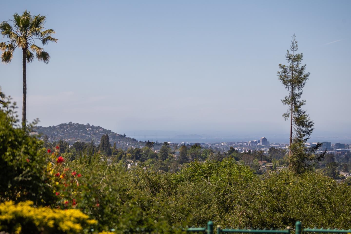 Detail Gallery Image 14 of 34 For 170 Hardwick Rd, Woodside,  CA 94062 - 4 Beds | 3 Baths