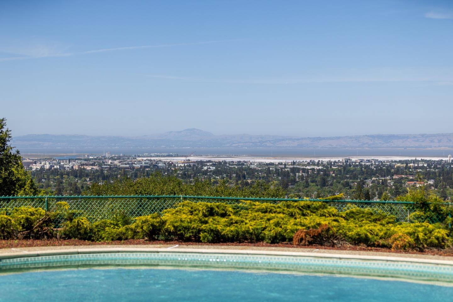 Detail Gallery Image 8 of 34 For 170 Hardwick Rd, Woodside,  CA 94062 - 4 Beds | 3 Baths