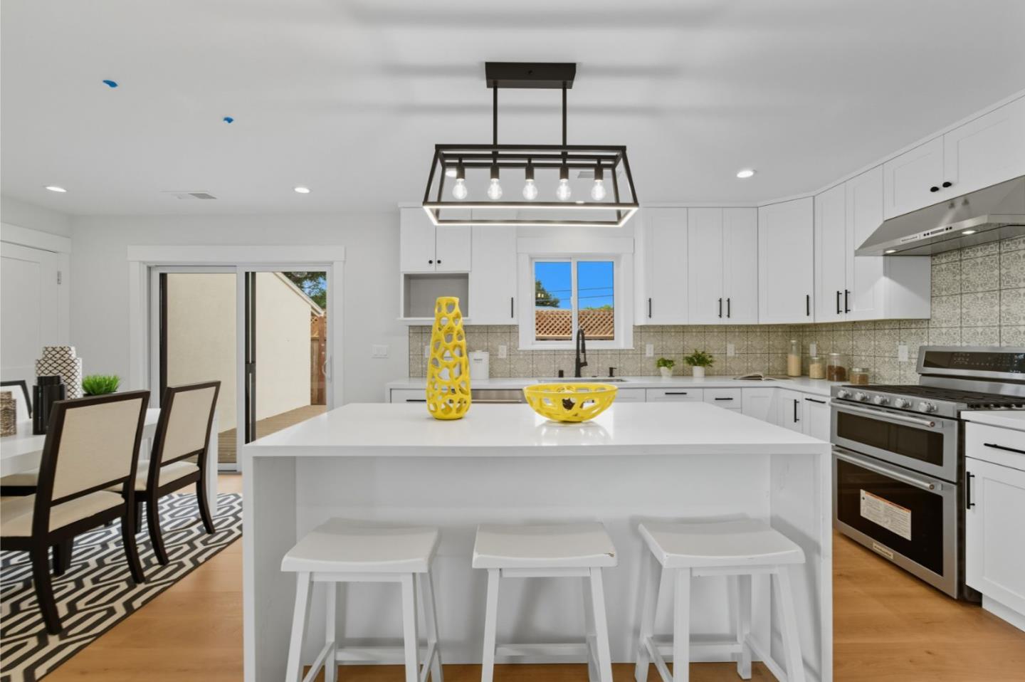 Detail Gallery Image 3 of 26 For 1523 Ursula Way, East Palo Alto,  CA 94303 - 3 Beds | 2 Baths