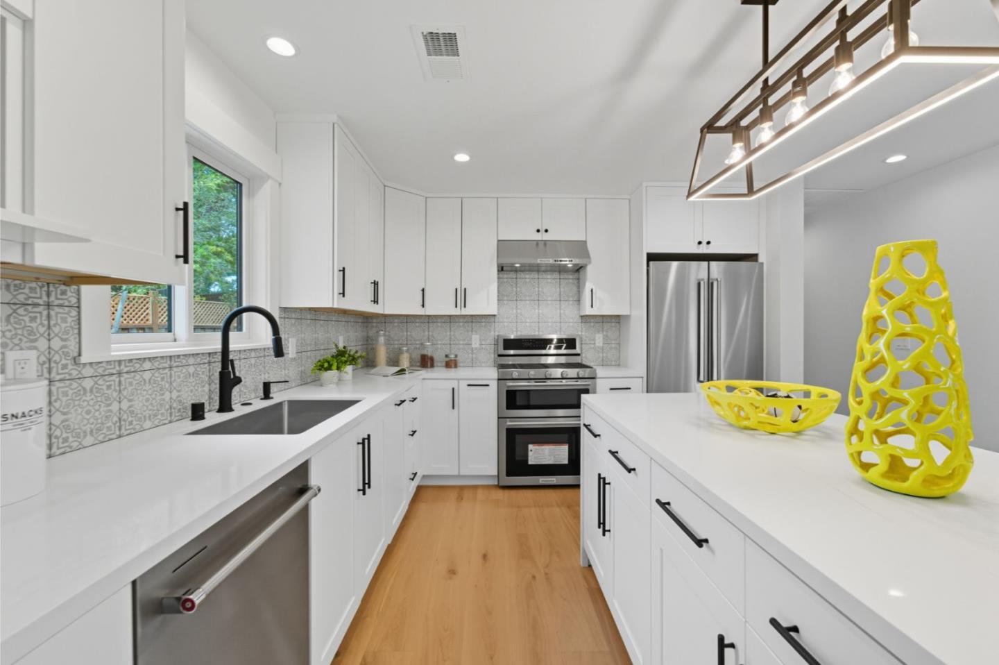 Detail Gallery Image 5 of 26 For 1523 Ursula Way, East Palo Alto,  CA 94303 - 3 Beds | 2 Baths