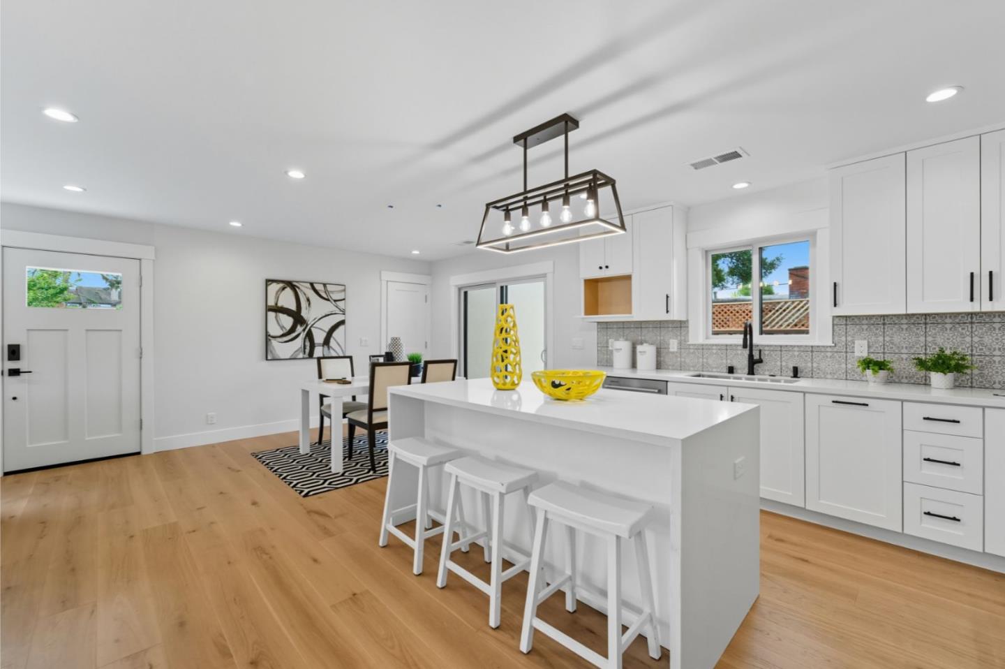 Detail Gallery Image 6 of 26 For 1523 Ursula Way, East Palo Alto,  CA 94303 - 3 Beds | 2 Baths