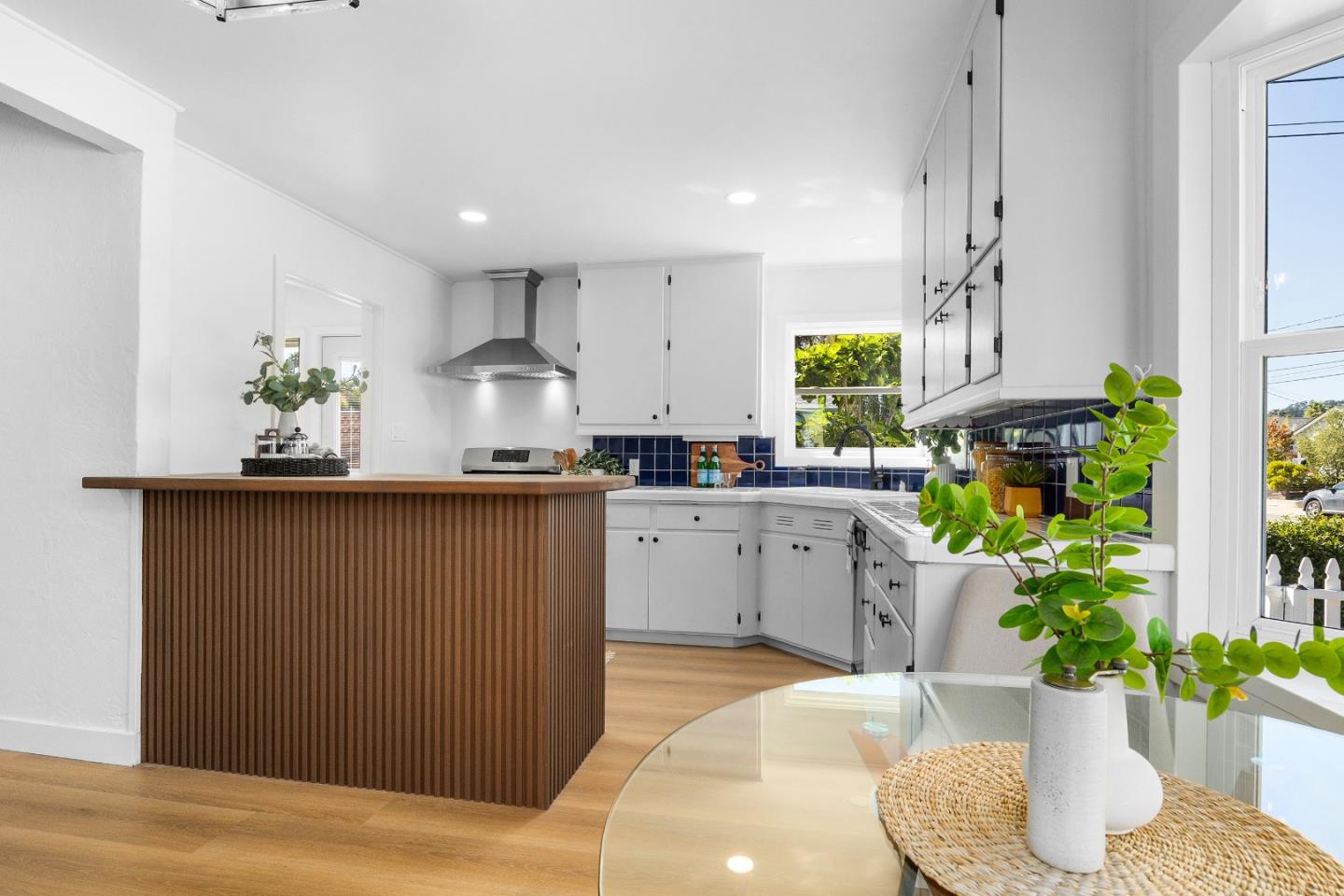 Detail Gallery Image 11 of 47 For 121 Acadia Ave, Santa Cruz,  CA 95060 - 4 Beds | 2 Baths