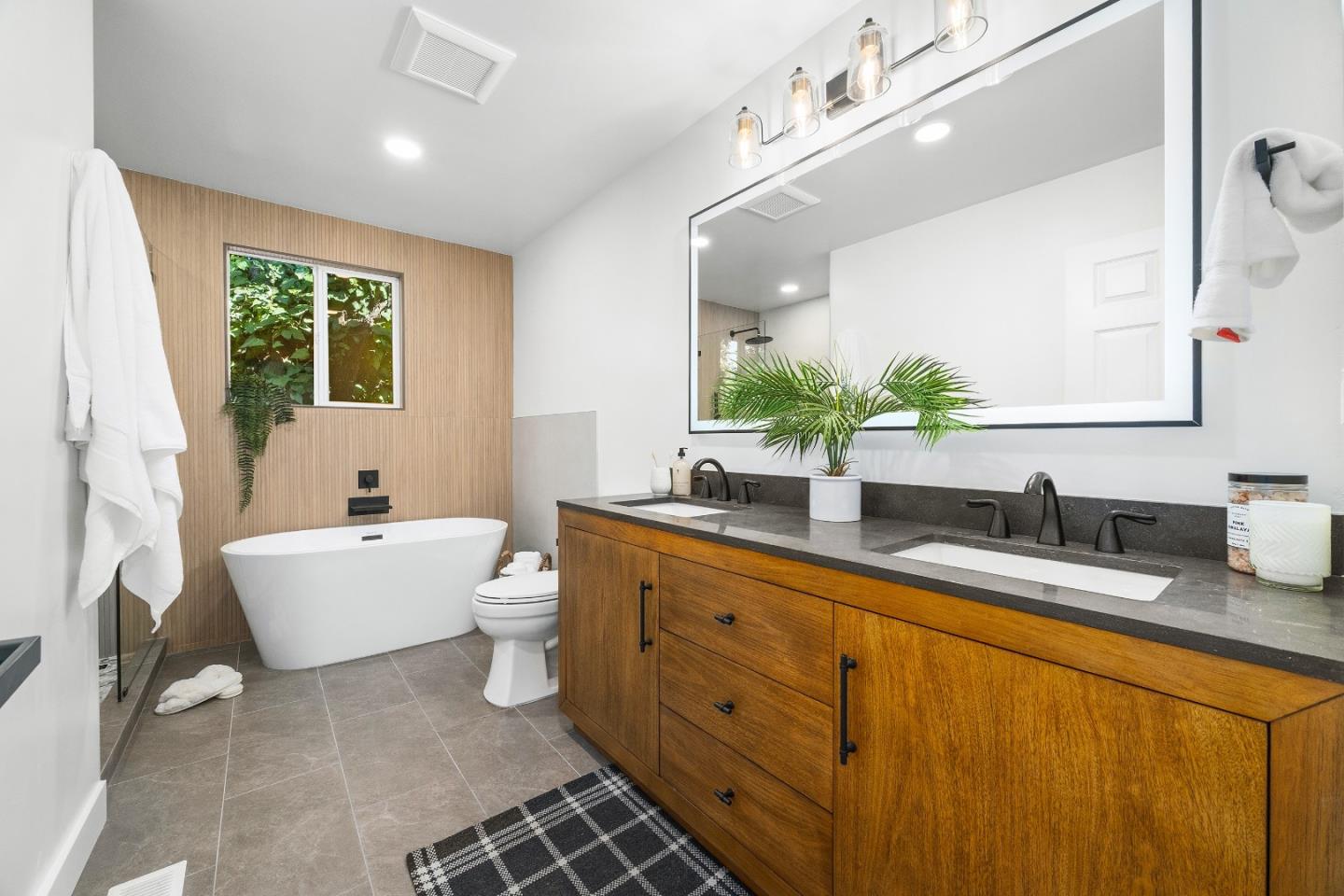 Detail Gallery Image 15 of 47 For 121 Acadia Ave, Santa Cruz,  CA 95060 - 4 Beds | 2 Baths