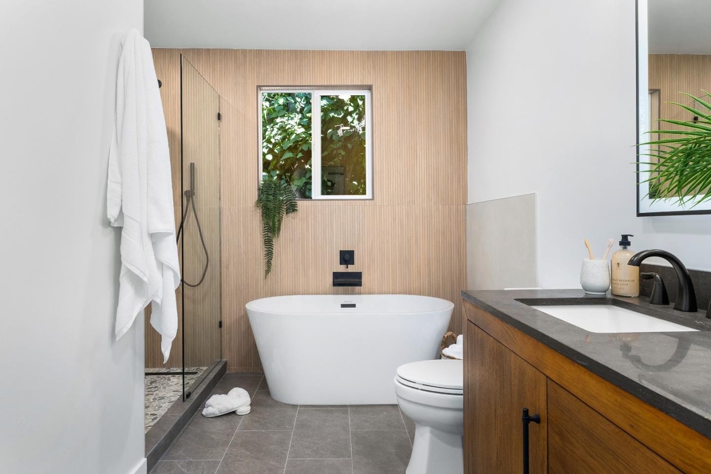 Detail Gallery Image 17 of 47 For 121 Acadia Ave, Santa Cruz,  CA 95060 - 4 Beds | 2 Baths