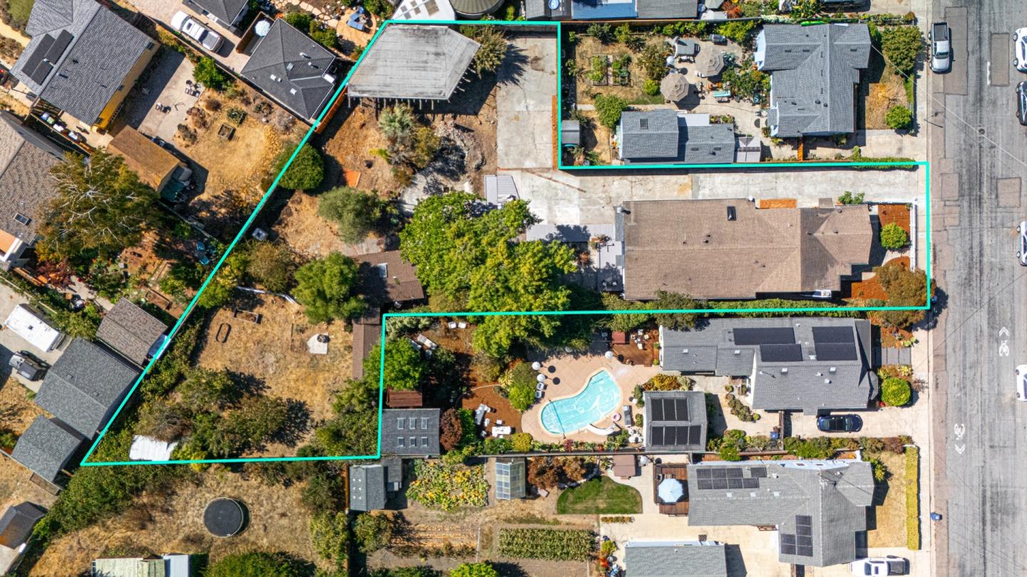 Detail Gallery Image 2 of 47 For 121 Acadia Ave, Santa Cruz,  CA 95060 - 4 Beds | 2 Baths