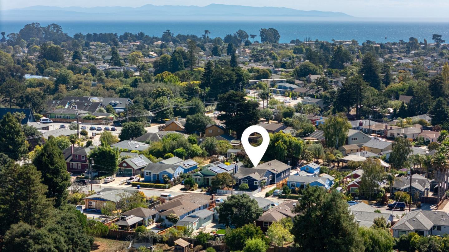 Detail Gallery Image 3 of 47 For 121 Acadia Ave, Santa Cruz,  CA 95060 - 4 Beds | 2 Baths