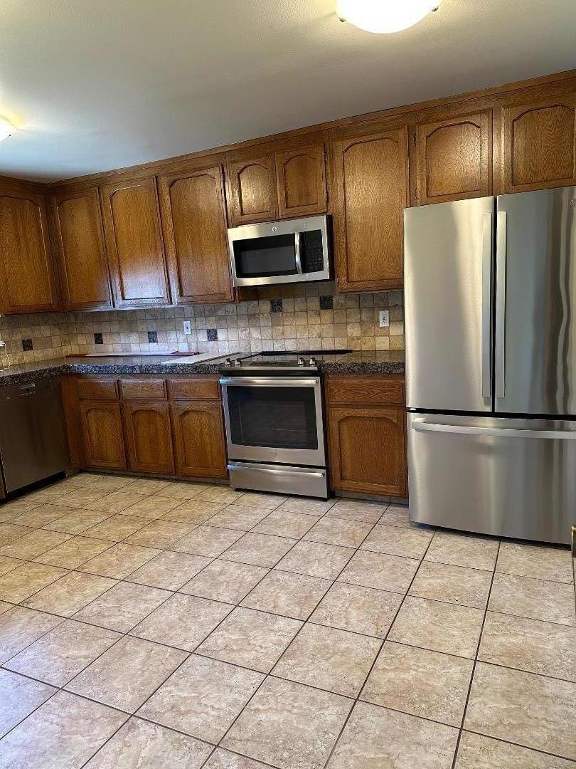 Detail Gallery Image 2 of 14 For 3633 Alameda De Las Pulgas #B,  Menlo Park,  CA 94025 - 4 Beds | 3/1 Baths